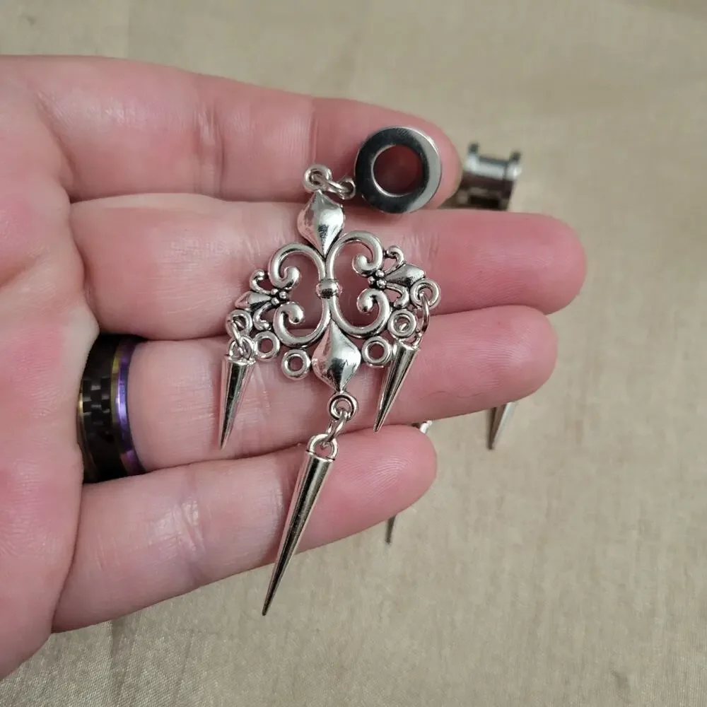 0 gauge (8mm) fleur de lis spiked chandelier stainless steel tunnels, screw back
